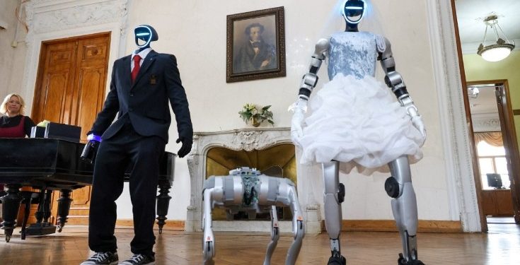 Moskvada ilk robot toyu