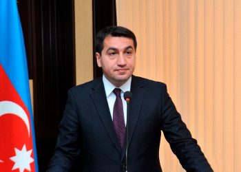 Hikmət Hacıyev: “D-8 Media Mükəmməllik Mərkəzi dezinformasiya ilə mübarizədə qlobal platforma olacaq”