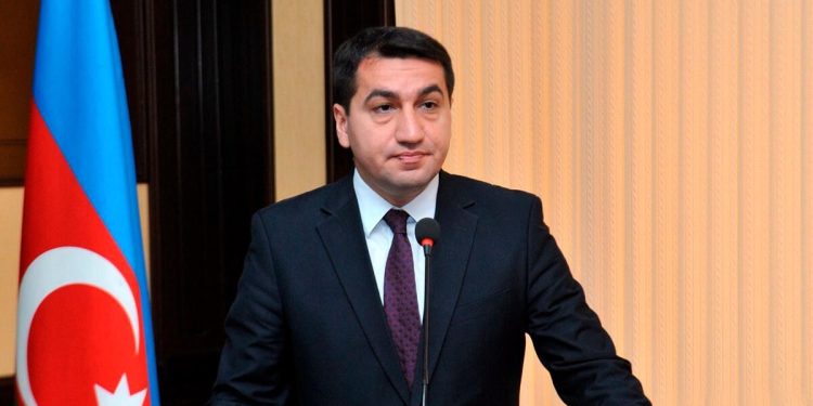 Hikmət Hacıyev: "D-8 Media Mükəmməllik Mərkəzi dezinformasiya ilə mübarizədə qlobal platforma olacaq"