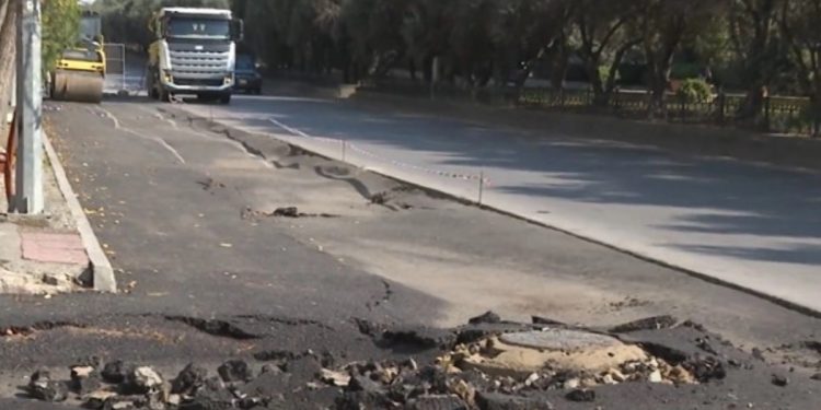 Lənkəranda illərdir həllini tapmayan yol problemi: Taksi belə gəlmir