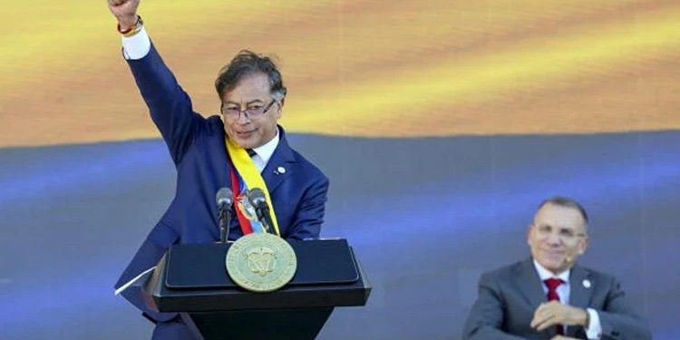 Petro hökuməti İsraillə münasibətlərə görə tənqid etdi