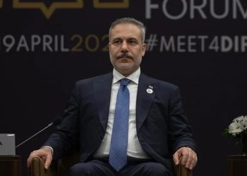 Hakan Fidan Küveytli həmkarı ilə danışdı
