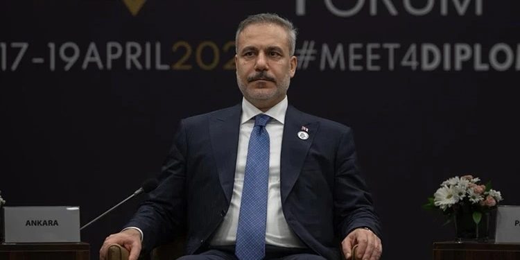 Hakan Fidan Küveytli həmkarı ilə danışdı