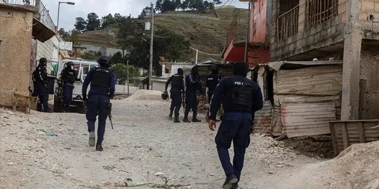Haitidə qanunsuz silahlı dəstə hücum edib