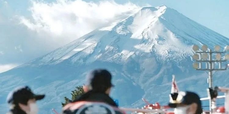 Yaponiyada ata 7 yaşlı oğlunu dağda tək qoydu