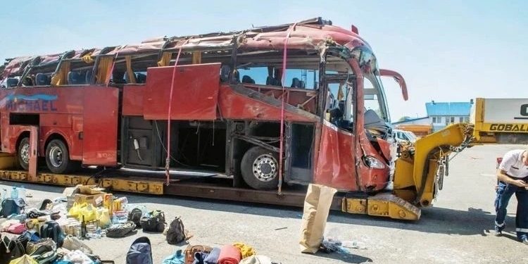 Avtobus aşdı: 12 ölü, 47 yaralı