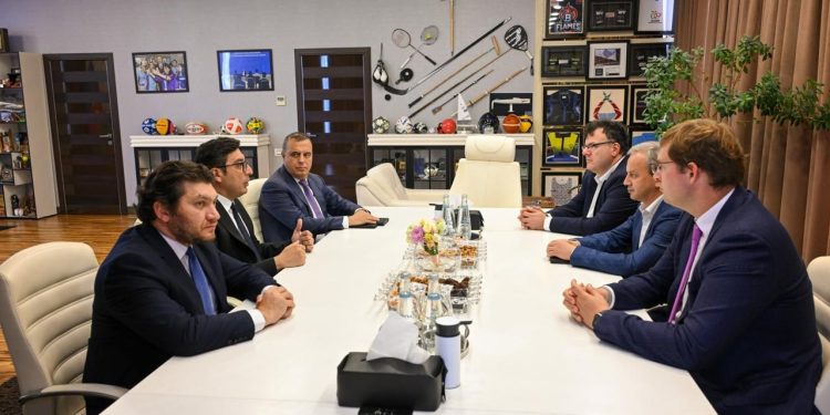 Fərid Qayıbov Beynəlxalq Şahmat Federasiyası nümayəndə heyətini qəbul edib