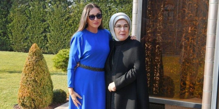 Əminə Ərdoğan Mehriban Əliyevanı təbrik edib