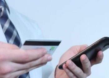 “Telefonu ver, danışıb qaytaracağam” – deyən müştəri taksi sürücüsünün başına oyun açdı – VİDEO