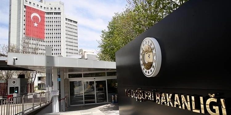 Qara dənizdə iki gəmiyə pilotsuz aparat hücumu