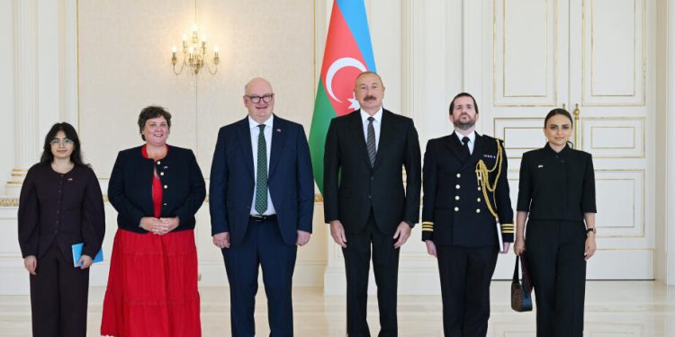 Prezident İlham Əliyev Britaniyanın yeni səfirinin etimadnaməsini qəbul edib - FOTOLAR