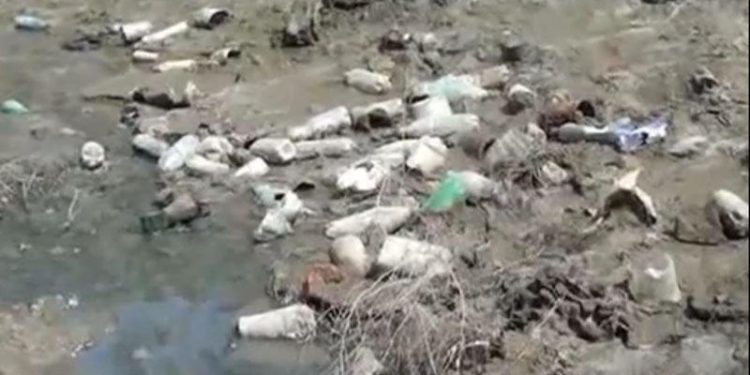 "Uşaqları çölə buraxa bilmirik" - Zavodun tüstüsü ilə bağlı şikayət
