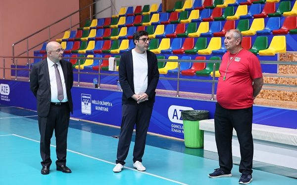 Fərid Qayıbov qadın voleybolçulardan ibarət millimizin məşqində olub