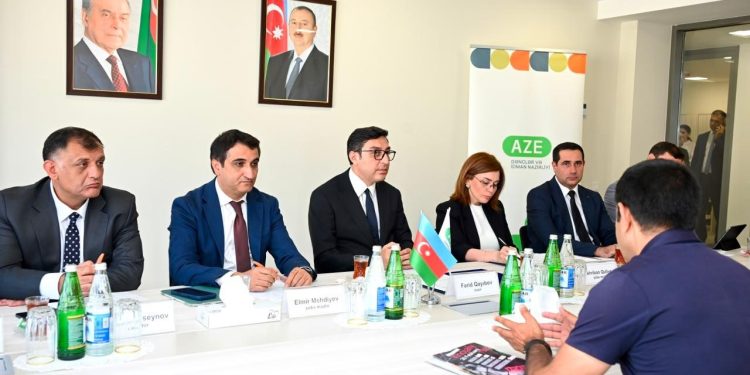 Fərid Qayıbov Xocalı, Ağdərə rayonları və Xankəndi şəhər sakinlərini qəbul edib