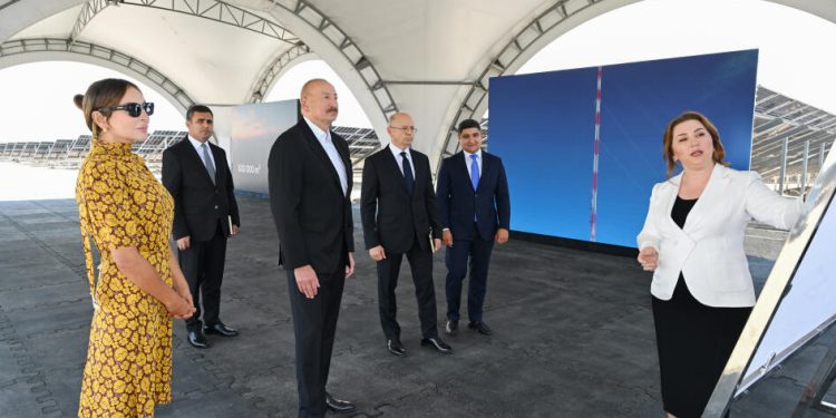 İlham Əliyev və Mehriban Əliyeva Naxçıvan şəhərində “Şəms 1” və “Qərbi Üfüq” Günəş Elektrik stansiyalarında görülən işlərlə tanış olublar -VİDEO-FOTOLAR