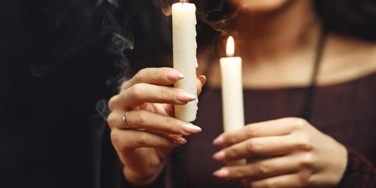 Məşhur falçı ailəni “cadu” ilə qorxudub 730 manat aldı