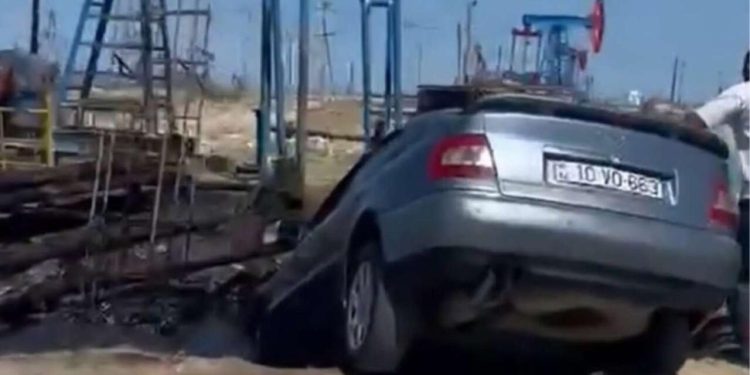 Bakıda “Audi” neft quyusuna düşdü -VİDEO