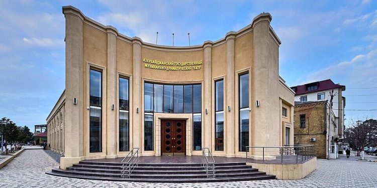 Bu teatra Müslüm Maqomayevin adı veriləcək