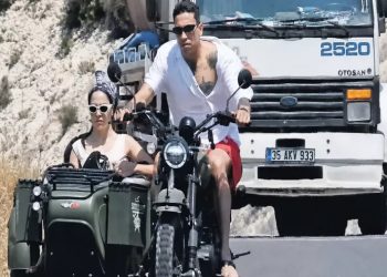 Məşhur türk müğənni və aktrisa yol hərəkəti qaydalarını heçə saydı