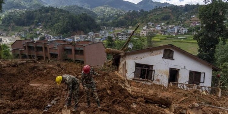 Nepalda torpaq sürüşməsi: 7 ölü