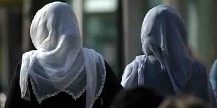 Fransalı deputatdan hicablı qadınlara qarşı cərimə vədi