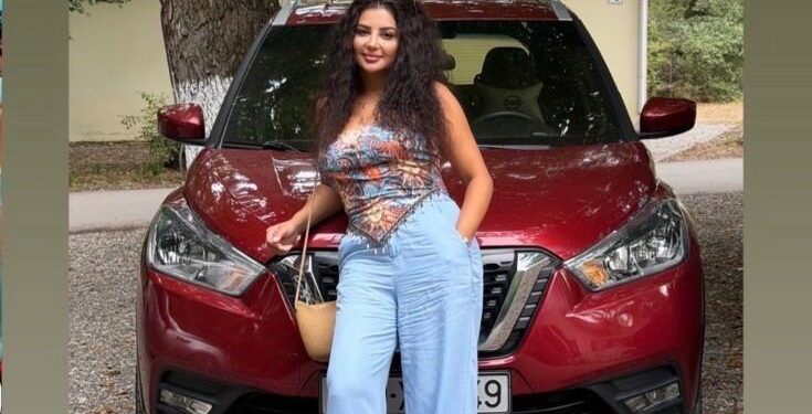 Xəyalə Quliyeva “Maşın şou”da qazandığı avtomobillə foto paylaşdı