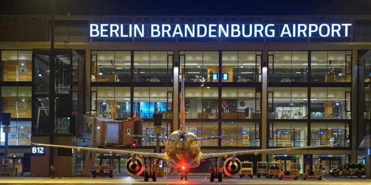 Berlində PUA həyəcanı: Brandenburg hava limanı bağlandı