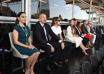 Prezident İlham Əliyev və Birinci xanım Mehriban Əliyeva Formula 1 Azərbaycan Qran-Prisinin əsas yarışına baxıblar – FOTOLAR