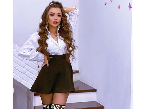 Rəqqasə Renka: "Deyib ki, rəqqasənin qızıdır, "vape" çəkən bu olacaq"