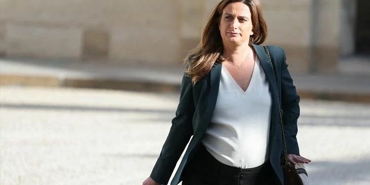 Fransada bir ilk: Seçki yarışı zamanı ana oldu