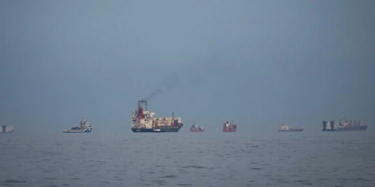 Hürmüz Boğazında neft tankerinə hücum olub