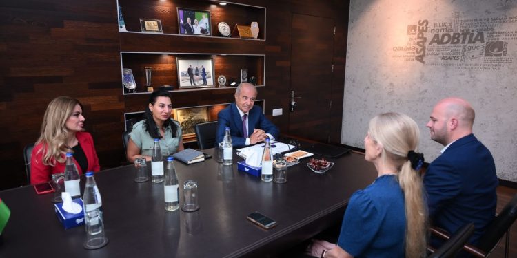 Fuad Hacıyev Kembric Universitetinin təhsil ekspertləri Ceyms Bidl və Dr. Reyçel Ceffersonla görüşüb