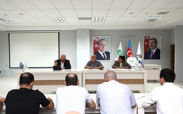 Super Liqada mübarizə aparacaq qadın və kişi komandalarının nümayəndələri ilə görüş keçirilib
