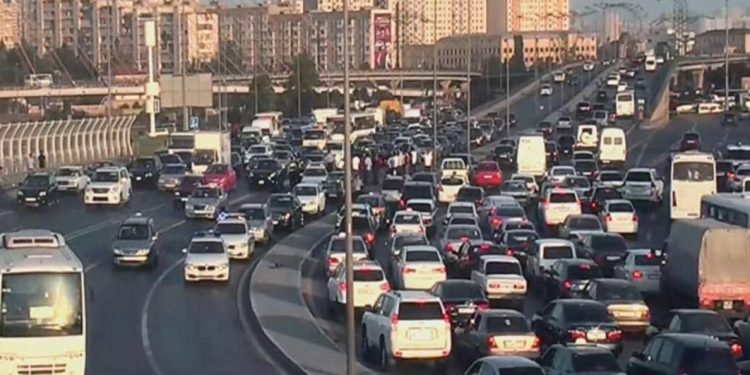 Sürücülərin diqqətinə: Bu yolda avtobus zolağının saatı artırıldı