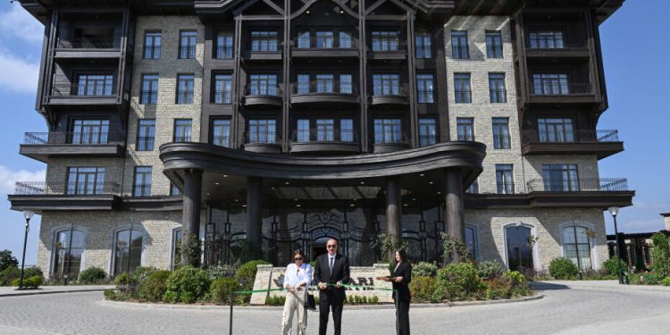İlham Əliyev və Mehriban Əliyeva Şamaxıda “Meysari Grand Hotel & SPA” kompleksinin açılışında iştirak ediblər - VİDEO-FOTOLAR
