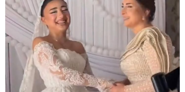 Anasından xeyir-dua alan gəlinin reaksiyası diqqət çəkdi - VİDEO