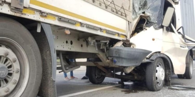 Yevlaxda ağır qəza: Yük maşınları toqquşdu, yaralanan var