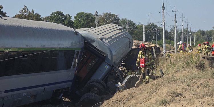 Polşada qatar yük maşını ilə toqquşub: 1 ölü, 20 yaralı
