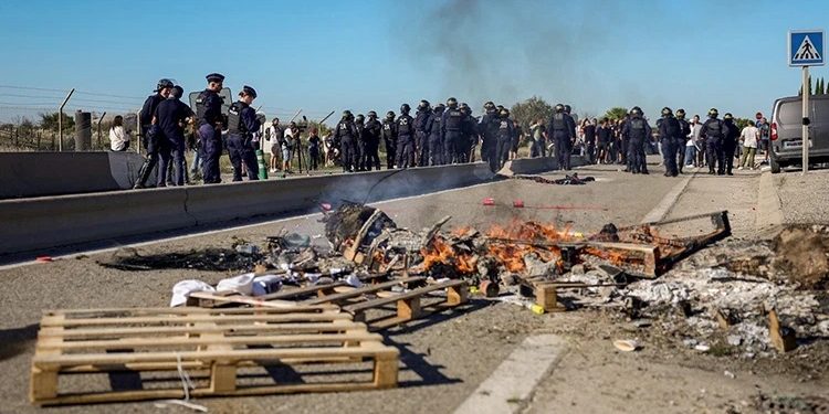 Fransada balıqçılar yanacaq bahalaşmasına etiraz edib