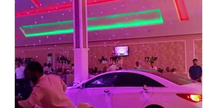 Azərbaycanda bu toy viral oldu: Zala maşınla daxil oldular