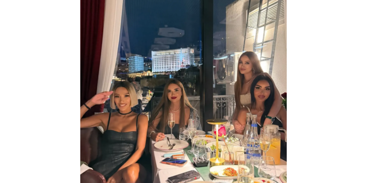 "Məni ad günlərinə çağırmayın", deyən Röya onun doğum günündə -FOTOLAR