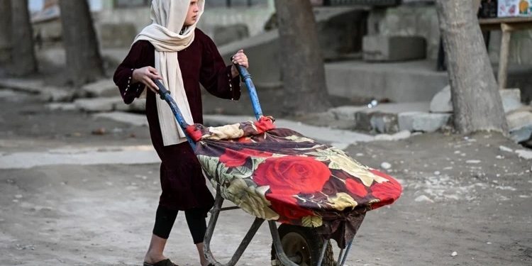 Əfqanıstanda yoxsulluq qız uşaqlarının gələcəyini təhlükəyə atır