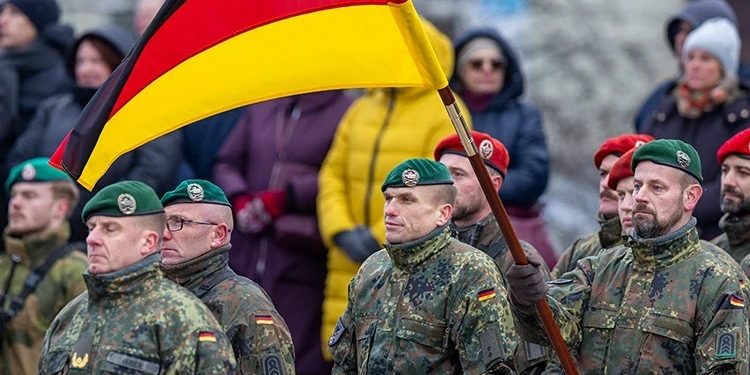 Almaniyada hərbi xidmət yaşına çatan kişilərə anket göndəriləcək