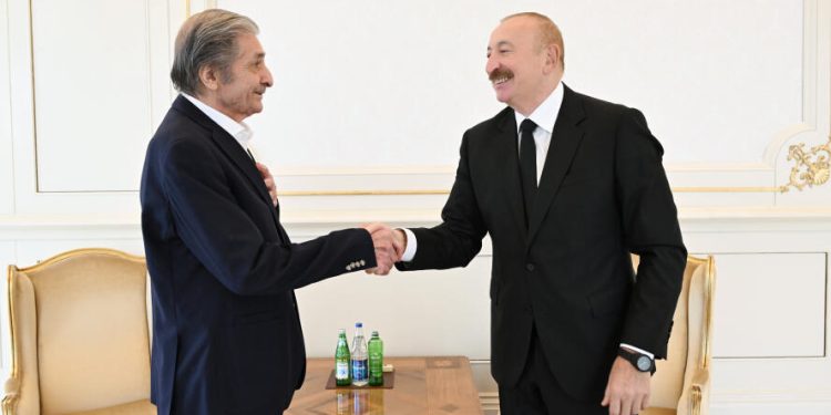Prezident İlham Əliyev Fərhad Xəlilova “İstiqlal” ordenini təqdim edib - FOTOLAR