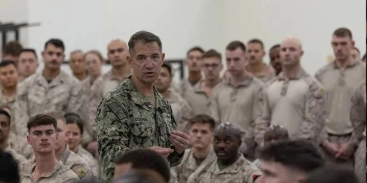 CENTCOM komandanı Hörmüz boğazı üzərində uçuş həyata keçirdi