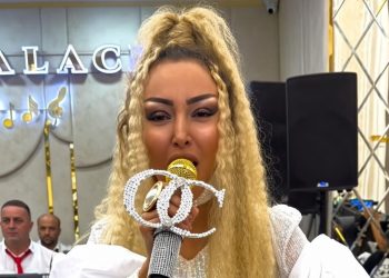 Ofelya ərinin adını mikrofonuna yazdırdı