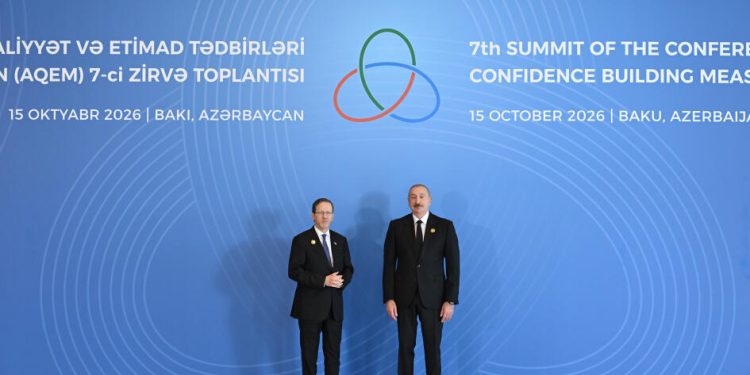 Prezident İlham Əliyev AQEM-in 7-ci Zirvə Toplantısının iştirakçılarını qarşılayır - FOTOLAR