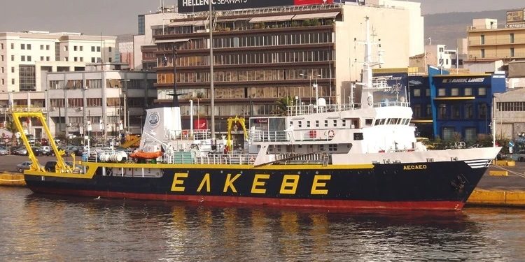 Yunanıstanda gəmi heyəti kabel daşınmasına etiraz edib