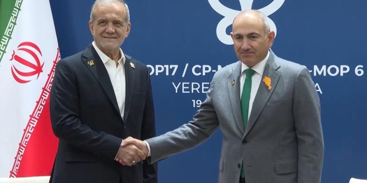 İrəvanda Paşinyan Pezeşkianla görüşüb