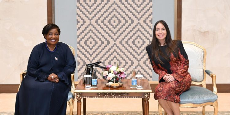 Heydər Əliyev Fondunun vitse-prezidenti Leyla Əliyeva Səmərqənddə Zimbabvenin birinci xanımı ilə görüşüb
